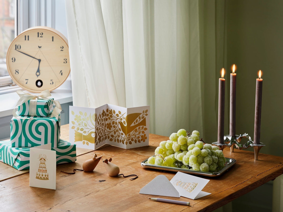 Anniversary Gifts by Year: Celebrating the First Five Years of Marriage